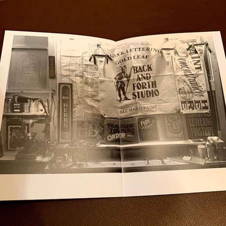 "A DAY IN THE SIGN PAINTER'S LIFE" / BACK AND FORTH STUDIO. Photo book.