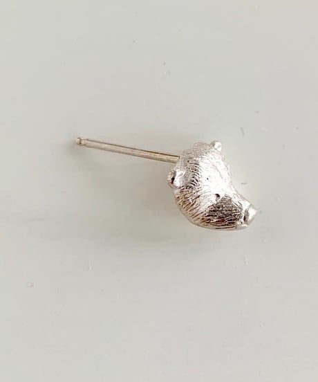 白くま片耳ピアス
