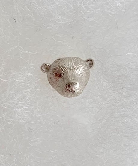 白くま片耳ピアス