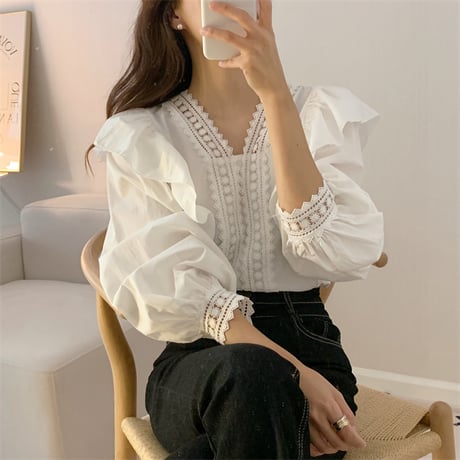 Lace V-neck Ruffled edge Loose and casual Bubble sleeve shirt cy001