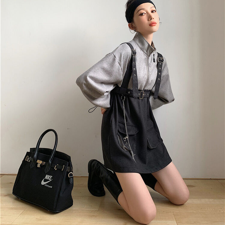 【週末限定値下げ】 FENDI  黒光沢ミニワンピース　ベルト付き 週末限定値下げ】 FENDI 黒光沢ミニワンピースベルト付き