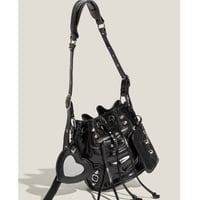 キュートな黒の高級感リベットショルダーバッグb051