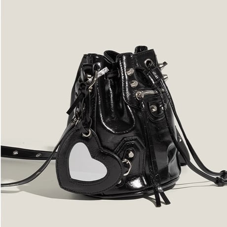 キュートな黒の高級感リベットショルダーバッグb051