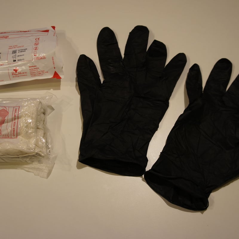 在庫処分 止血包帯「エマ－ジェンシ‐バンテ－ジ」FCP-03GL グロ－ブ付