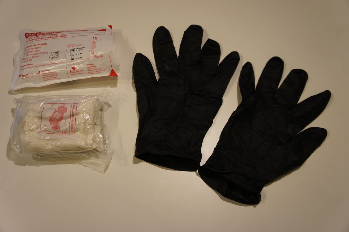 在庫処分 止血包帯「エマ－ジェンシ‐バンテ－ジ」FCP-03GL グロ－ブ付