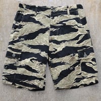 BUZZ RICKSON'S バズリクソンズ【GOLD TIGER PATTERNS SHORTS】