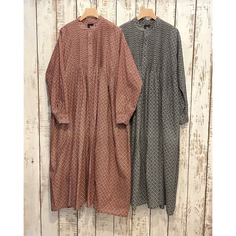 REPETITIONAL FLOWER BLOCK PRINT MINI PINTUCK BANDED COLLAR SHIRT DRESS INMDS23732 / maison de soil