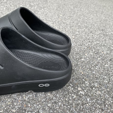 OOcloog (Black) / OOFOS