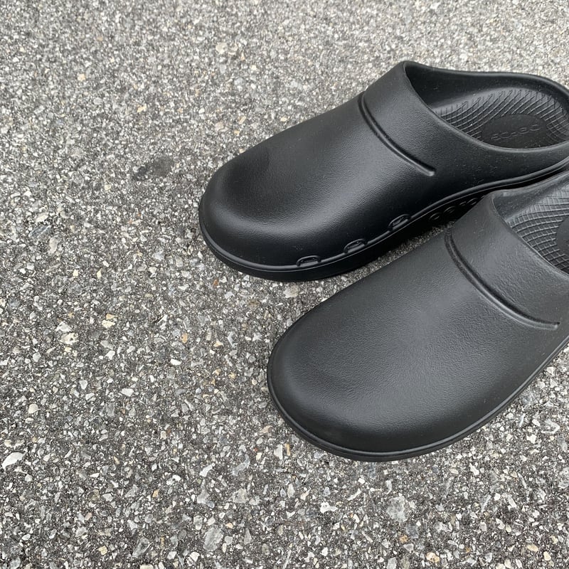 OOcloog (Black) / OOFOS | e-shop/E-SHOP