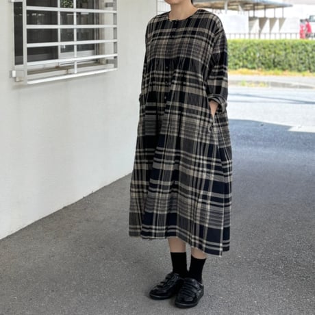 HANDWOVEN HEAVY COTTON CHECK CREW-NECK DRESS WITH MINI PINTUCK INMDS25734 / maison de soil メゾンドソイル