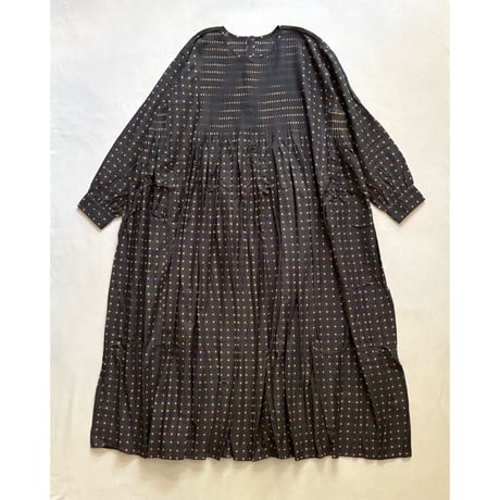 CREW-NECK BACK OPENING DRESS WITH MINI PINTUCK INMDS25772 / maison de soil メゾンドソイル