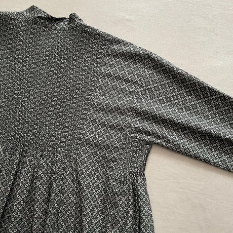 REPETITIONAL FLOWER BLOCK PRINT MINI PINTUCK BANDED COLLAR SHIRT DRESS INMDS23732 / maison de soil