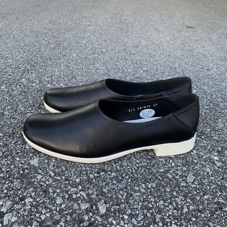 TR-018 SLIP-ON (BLACK×WHITE) / TRAVELSHOES by chausser トラベルシューズバイショセ