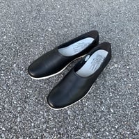 TR-018 SLIP-ON (BLACK×WHITE) / TRAVELSHOES by chausser トラベルシューズバイショセ