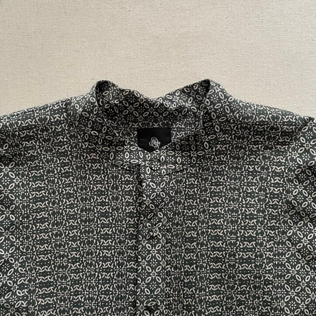REPETITIONAL FLOWER BLOCK PRINT MINI PINTUCK BANDED COLLAR SHIRT DRESS INMDS23732 / maison de soil