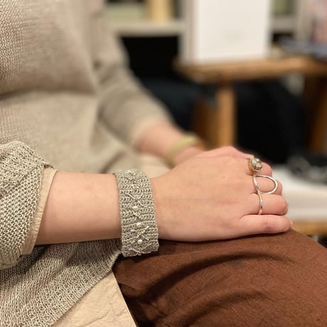 Hand Knit Bracelet 31333071 / Vlas Blomme ヴラスブラム