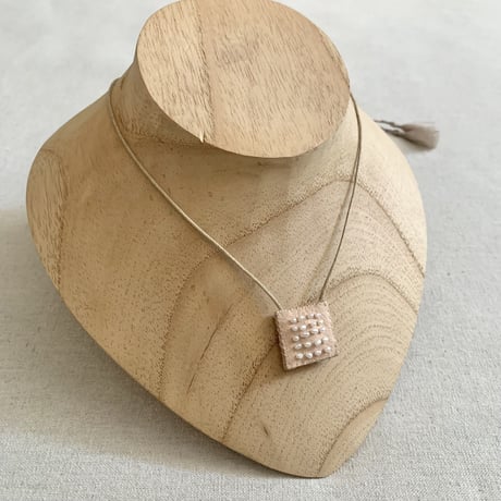 TINY LEATHER TALISMAN WITH PEARLS SRF-1609 / SEE REAL FLOWERS シーリアルフラワーズ
