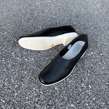 TR-018 SLIP-ON (BLACK×WHITE) / TRAVELSHOES by chausser トラベルシューズバイショセ