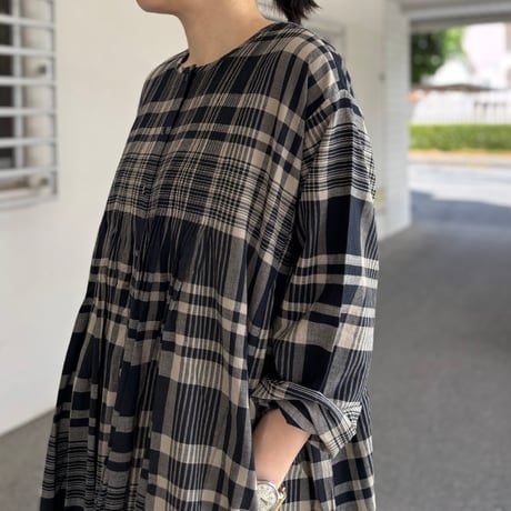 HANDWOVEN HEAVY COTTON CHECK CREW-NECK DRESS WITH MINI PINTUCK INMDS25734 / maison de soil メゾンドソイル