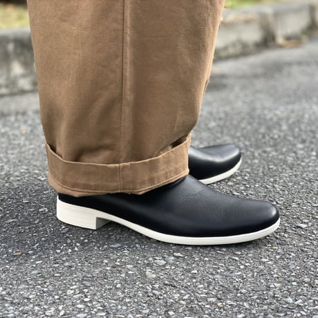 TR-018 SLIP-ON (BLACK×WHITE) / TRAVELSHOES by chausser トラベルシューズバイショセ