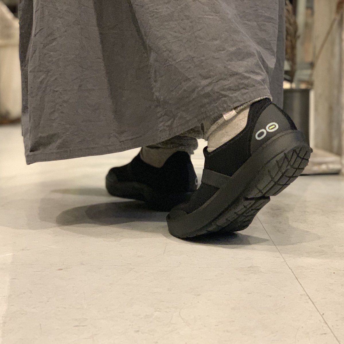 OOMG Mesh Low Black Sole 5020310 / OOFOS | e-sh