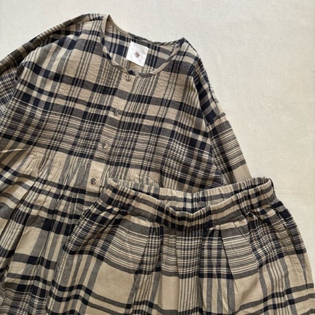 HANDWOVEN HEAVY COTTON CHECK CREW-NECK DRESS WITH MINI PINTUCK INMDS25734 / maison de soil メゾンドソイル