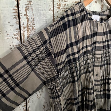 HANDWOVEN HEAVY COTTON CHECK CREW-NECK DRESS WITH MINI PINTUCK INMDS25734 / maison de soil メゾンドソイル