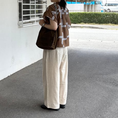 COTTON LINEN BACK SATINE TUCK LOOSE PANTS BP360-01 / Bohemians ボヘミアンズ
