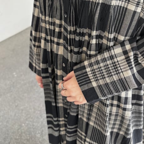 HANDWOVEN HEAVY COTTON CHECK CREW-NECK DRESS WITH MINI PINTUCK INMDS25734 / maison de soil メゾンドソイル