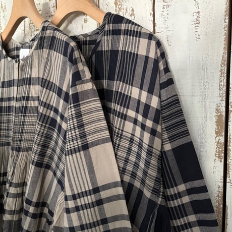 HANDWOVEN HEAVY COTTON CHECK CREW-NECK DRESS WITH MINI PINTUCK INMDS25734 / maison de soil メゾンドソイル