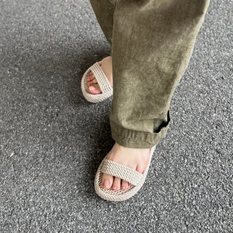 HEEL STRAP LOPE SANDAL (BEIGE) NNKA2501 / NAKOA ナコア