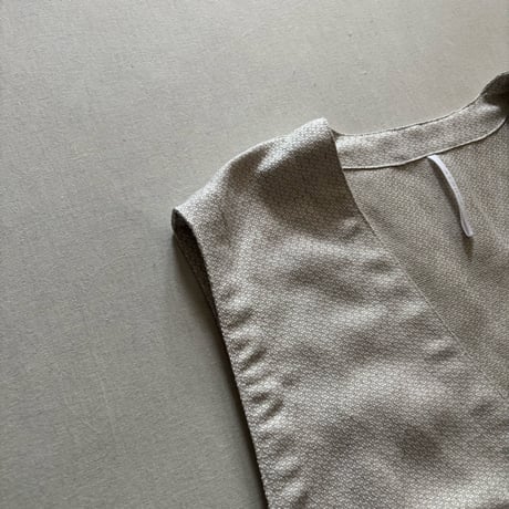 セレモニーリネンポリエステル混 Vネックベスト 2026spring10 / ARTE POVERA アルテポーヴェラ