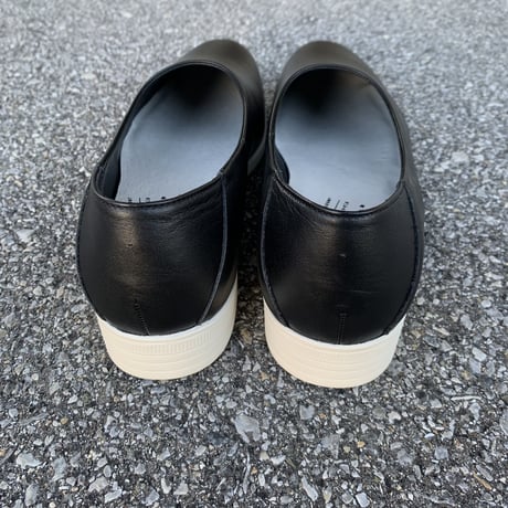 TR-018 SLIP-ON (BLACK×WHITE) / TRAVELSHOES by chausser トラベルシューズバイショセ