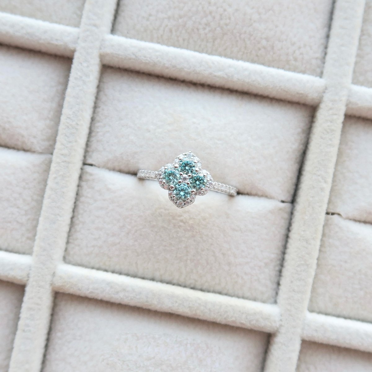 bonheur様 Pre-Owned Zenith Chronomaster Men Watch in Blue Colour Dial