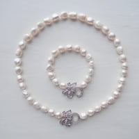 Baroque Pearl Bow Necklace