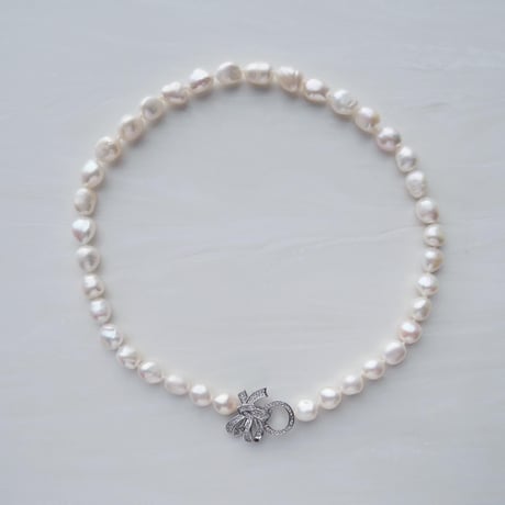 Baroque Pearl Bow Necklace