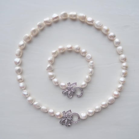 Baroque Pearl Bow Bracelet