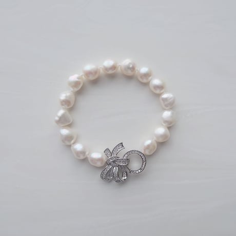 Baroque Pearl Bow Bracelet