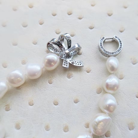 Baroque Pearl Bow Bracelet