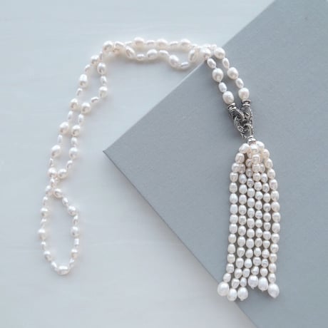 Tassel Pearl Necklace / White