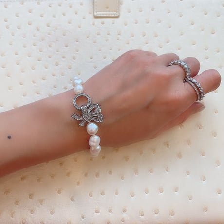Baroque Pearl Bow Bracelet
