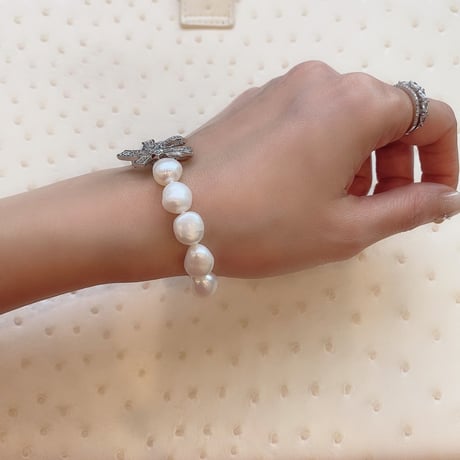 Baroque Pearl Bow Bracelet