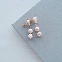 Baroque Pearl Trois ピアス / Pale pink