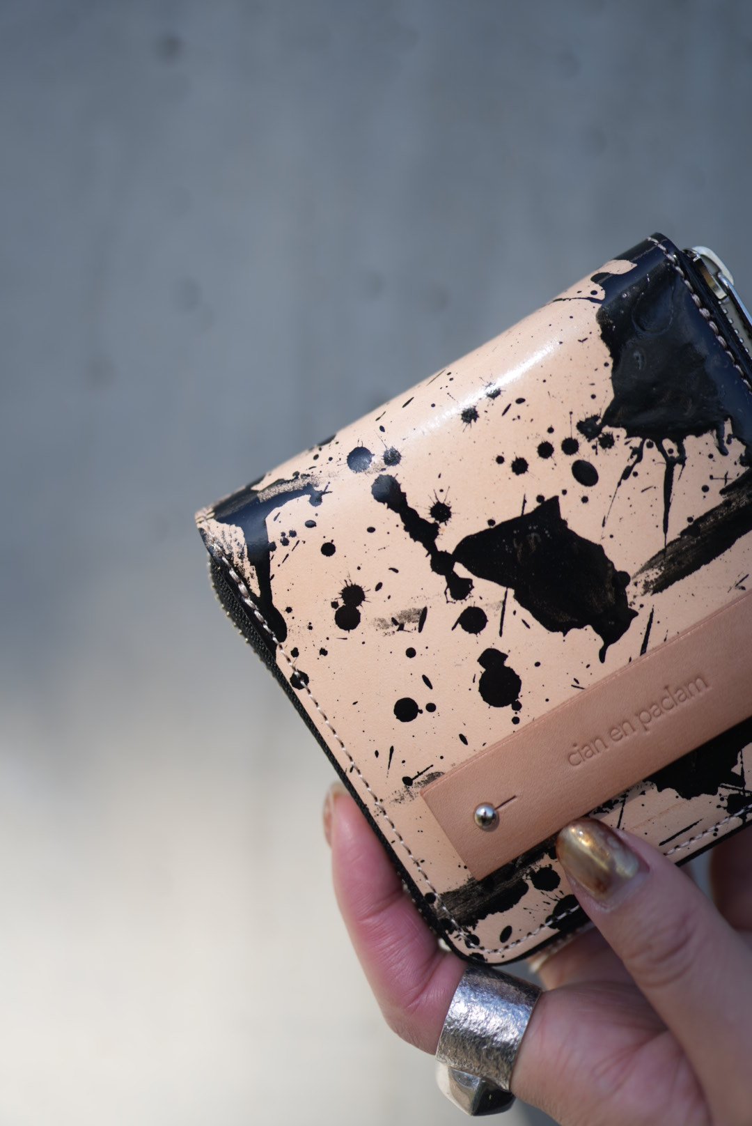 Round zip wallet➖DOODLE➖ | cian en paclam