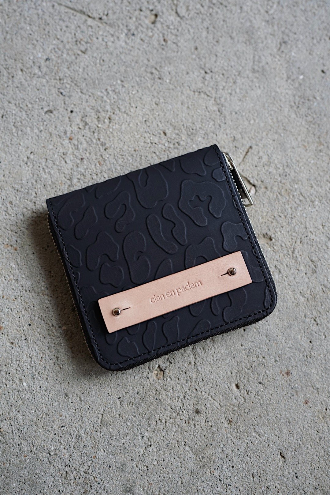 Round zip wallet➖panther black➖ | cian en paclam