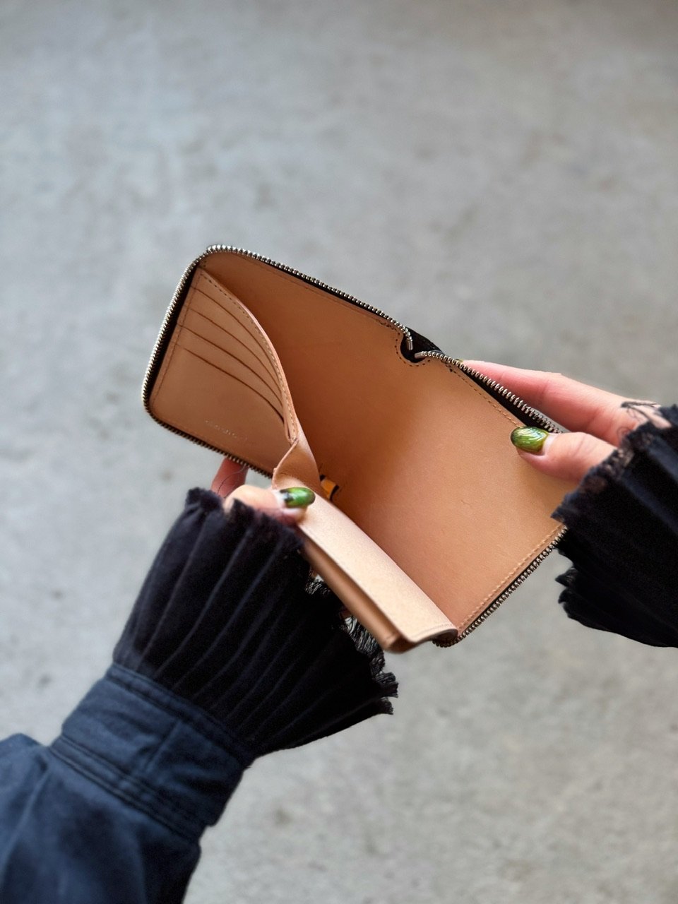 Round zip wallet➖NUE black➖ | cian en paclam