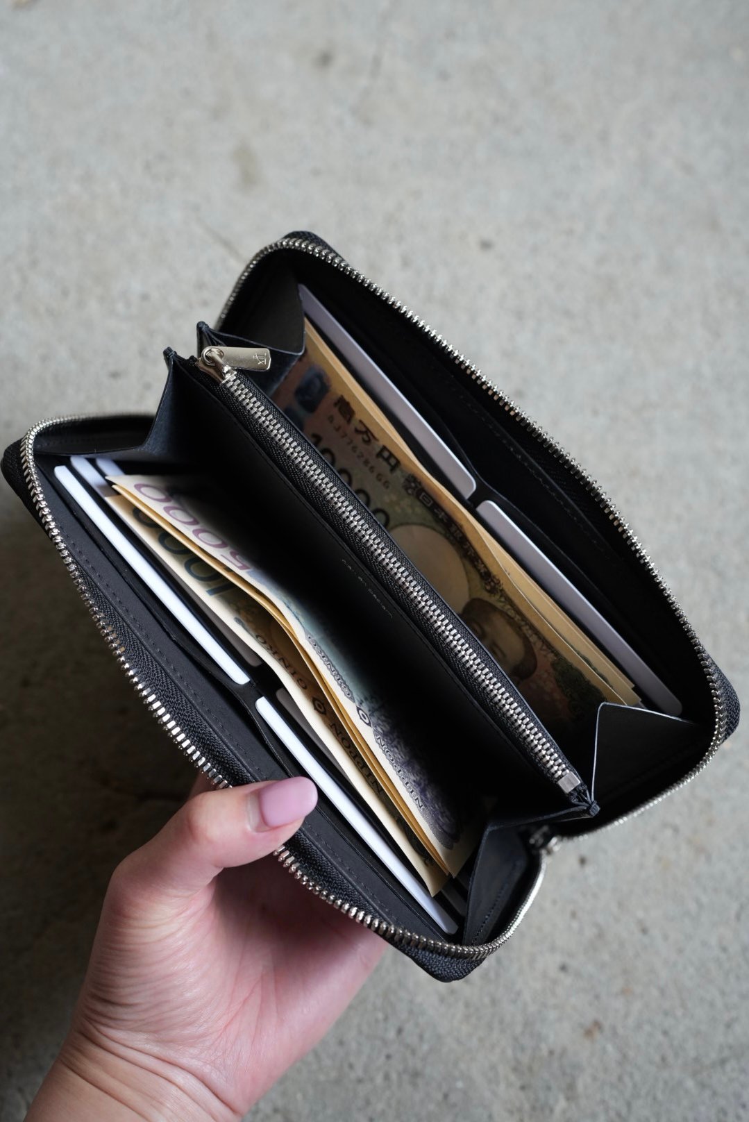 ハナハナ　長財布　ニッケル　35S6MJSZ7Z NICKEL MZ Wallace Honey Metallic Leather Long Zip Round Wallet - Luxury