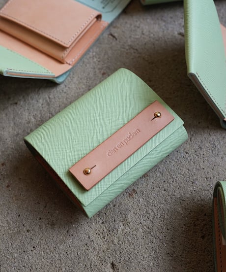 cian en paciam オリーブグリーン レザー コンパクト財布 cian en