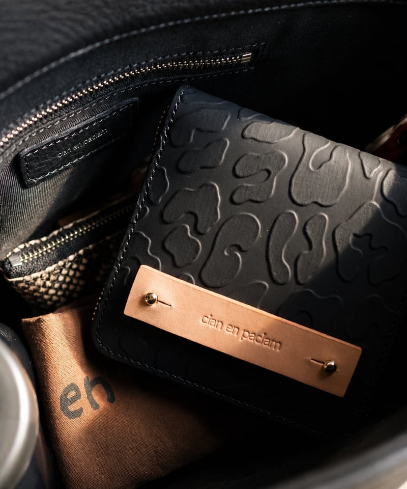Round zip wallet➖panther black➖ | cian en paclam