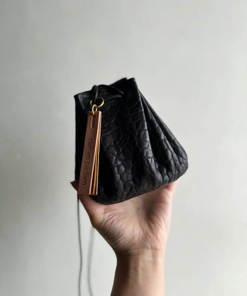 cian en paclam新品巾着ショルダーバッグ黒レザーdrawstring